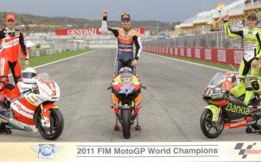 Кейси Стоунър спечели драматично старта от MotoGP във Валенсия