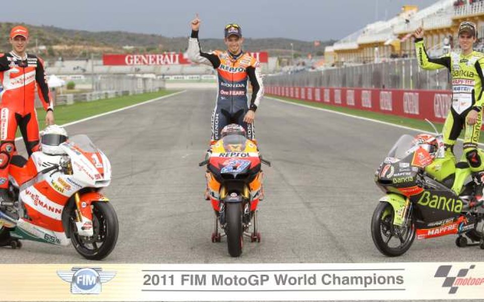 Кейси Стоунър спечели драматично старта от MotoGP във Валенсия
