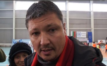 ВИДЕО: Любо Пенев направи щастливи над 150 деца
