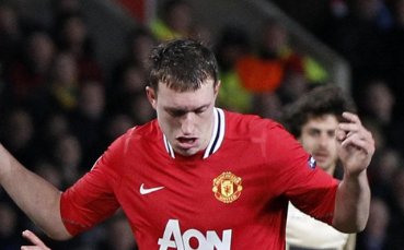 Фил Джоунс аут за шест седмици, Ашли Йънг за три