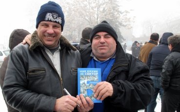 Фен на Левски използа първата тренировка за да си купи „Ние бяхме (в) сектор Б”