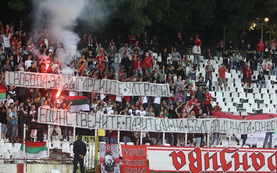 Полицаи гониха фенове на ЦСКА със сълзотворен газ в Гърция