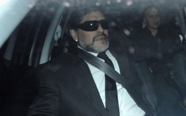 Оперираха Диего Марадона