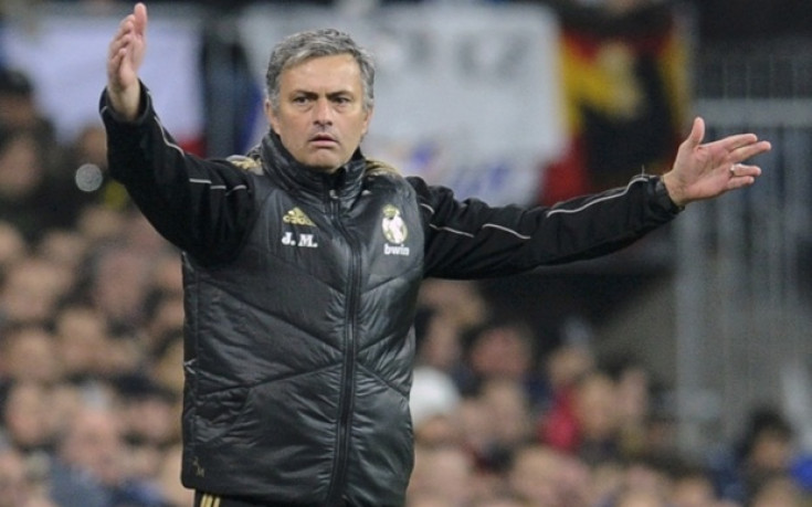 Феновете към Специалния: Моуриньо, върви си!