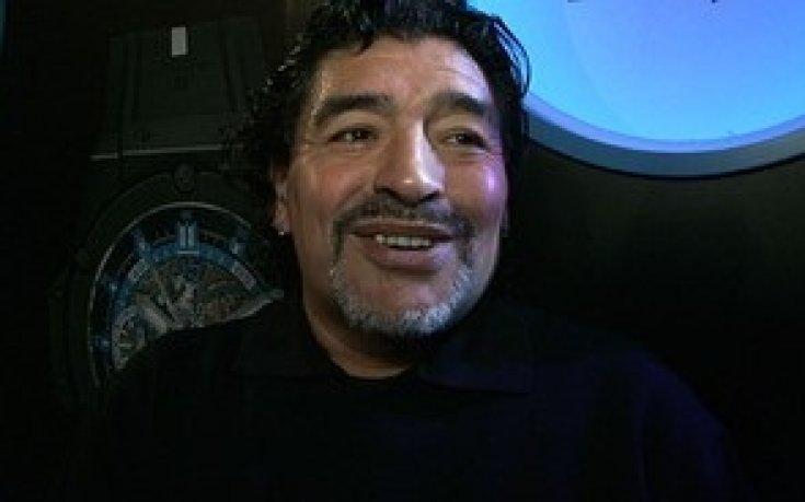 Марадона защити Меси след укоряващите думи на Пеле