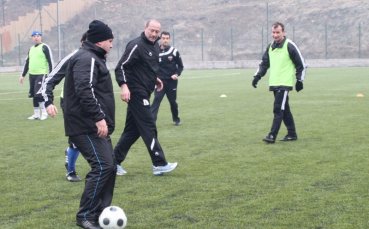 СНИМКИ: Голове на Коко Динев и Емил Велев не помогнаха Локо Пд да бие Любимец