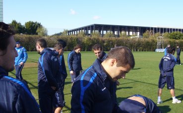 Димов и Станчев си спретнаха кютек в Левски, гонят ги от тренировка