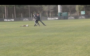 ВИДЕО: Директор и мениджър на Лудогорец загряха за мач с журналисти