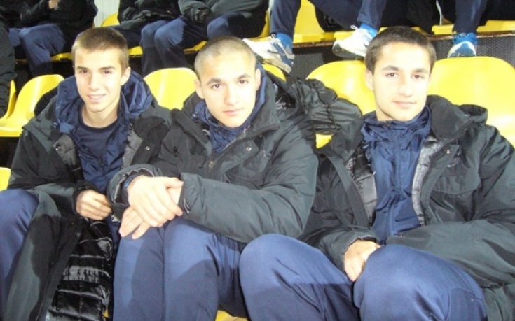 Костов пусна във ваканция двама ученици в Левски