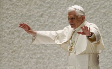 Луда идея в Байерн - Хьонес иска да направи папата почетен член на клуба