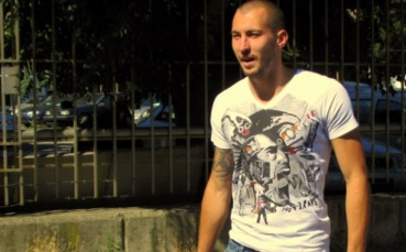 Акалски подписа с Черно море, Курьор ще го стори днес