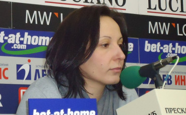 Раданова с телефонен поздрав към Мирослав Кирчев