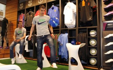 СНИМКИ: Трима българи от Левски отриха спортен магазин