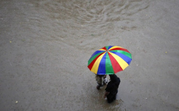 Дербито на Истанбул бе отложено заради дъжд