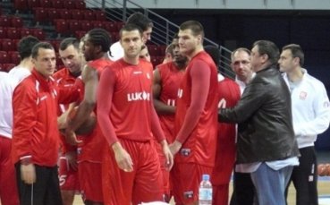 ЛукОйл Академик играе контроли с МЗТ Скопие