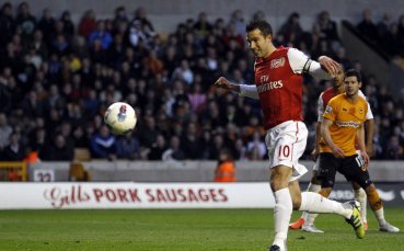 Агентът на Ван Перси води преговори с Ювентус