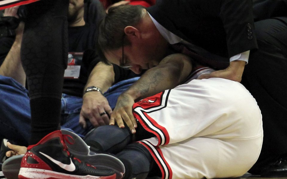 СНИМКИ: Две тежки травми за старт на Плейофите в НБА, Дерик Роуз със скъсани връзки