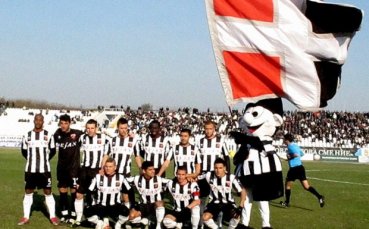 ВИДЕО: Фенове се дегизираха като смърфове, дават идея на колегите си от Локо Пд