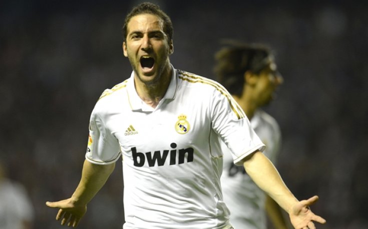 Игуаин все по-близо до ПСЖ, Фалкао - до Реал