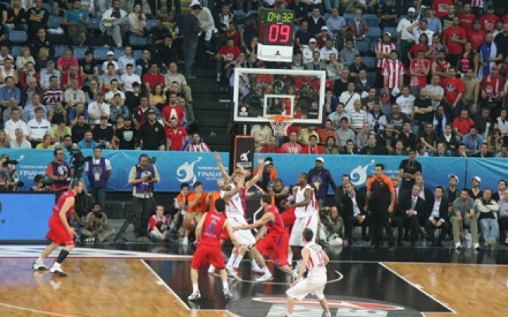 Магически обрат коронова Олимпиакос като новия баскетболен шампион на Европа!