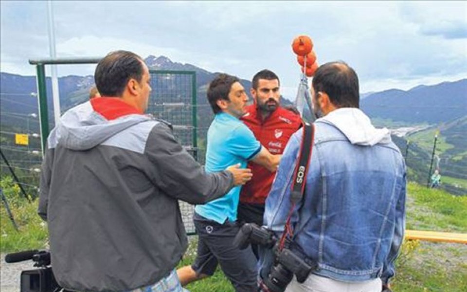 ВИДЕО: Бой в лагера на Турция преди мача с България