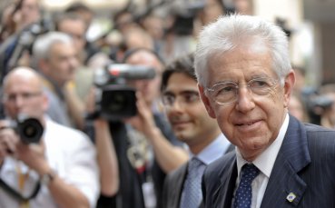 Футболни босове критикуват премиера Монти