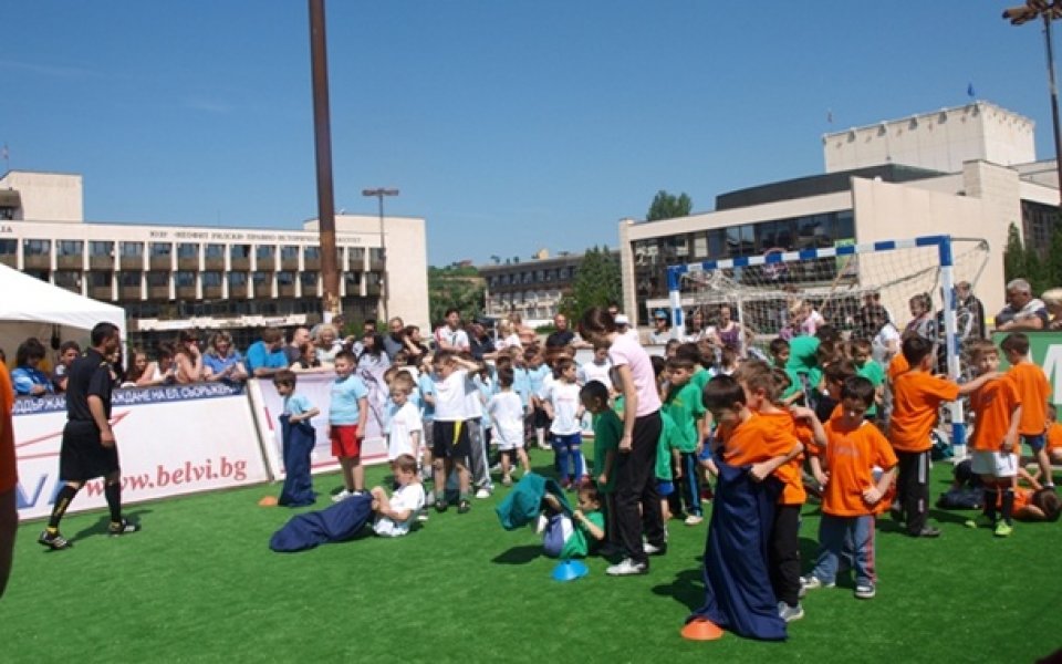 Хиляди деца подкрепиха „Аз обичам спорта” в Благоевград