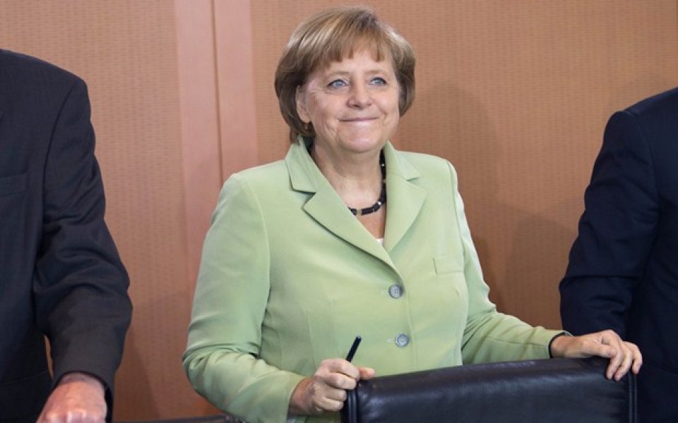 Ангела Меркел ще посети лагера на Германия преди Евро 2012