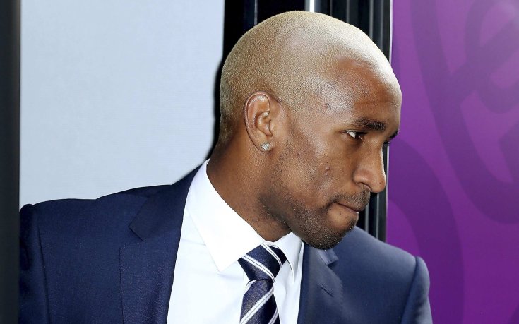 Трагична вест върна внезапно Дефоу в Англия