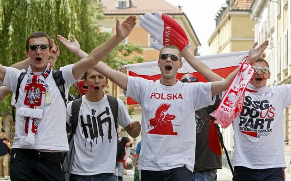 Полски хулигани пребиха чуждестранни запалянковци