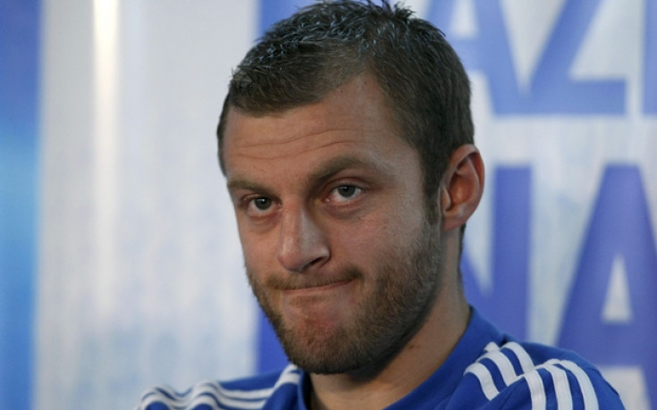 Гърция загуби защитник за половин година след първия мач на Евро 2012