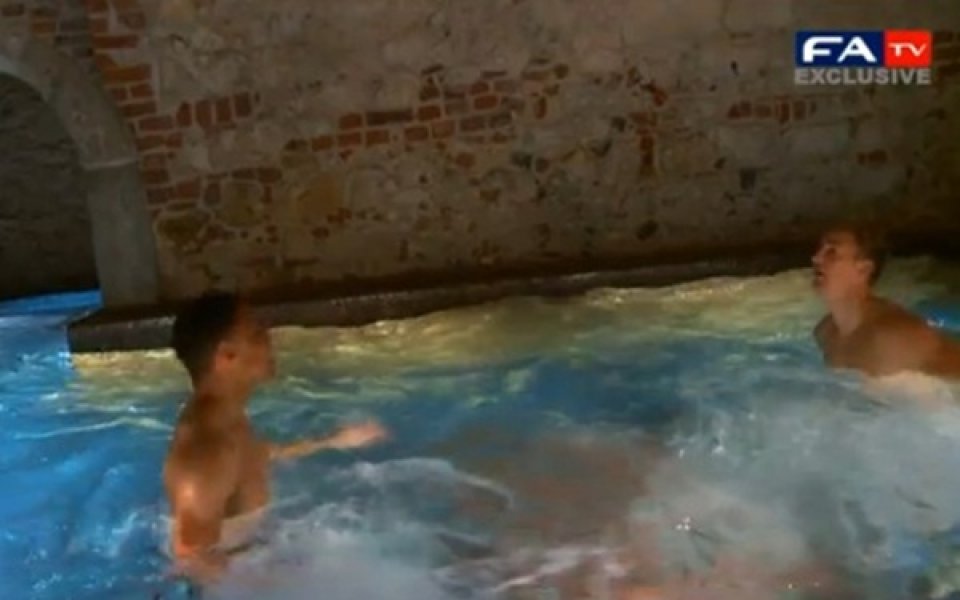 ВИДЕО: Вижте какво могат Харт и Чембърлейн в басейна