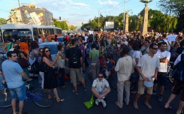 Пуснаха движението в района на Орлов мост, има арестувни екоактивисти