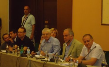 Волейболът сменя правилата – селекционерът не може да е клубен треньор