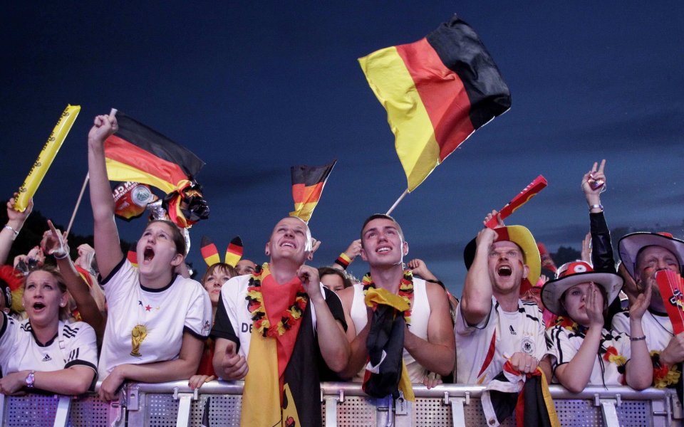 УЕФА глоби Германия заради неонацистки транспарант