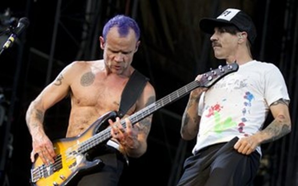 Преместиха концерта на Red Hot Chili Peppers от Герена в Арена Армеец