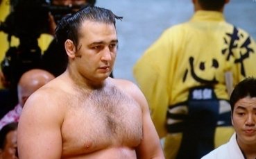 Котоошу и Аоияма със загуби във втория кръг на летния турнир в Нагоя