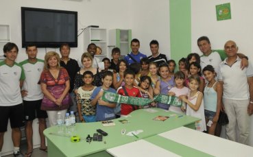 СНИМКИ: Ученици се срещнаха с любимците си от Берое