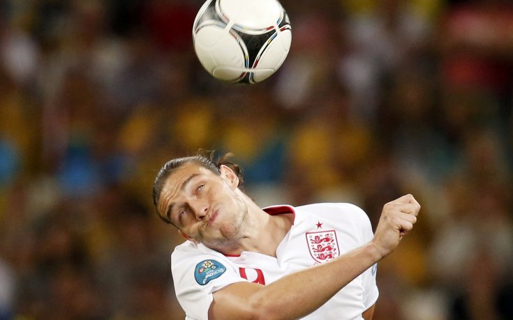 Нюкасъл вдига офертата за Анди Керъл