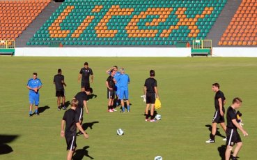 СНИМКИ:  Витес тренира в по-късен час, заради жегата искат и мача да е по-късно