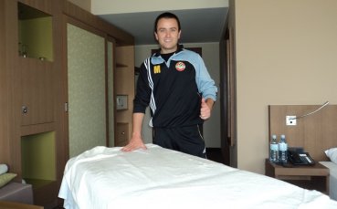 Жълто-черен масажист празнува рожден ден в Австрия