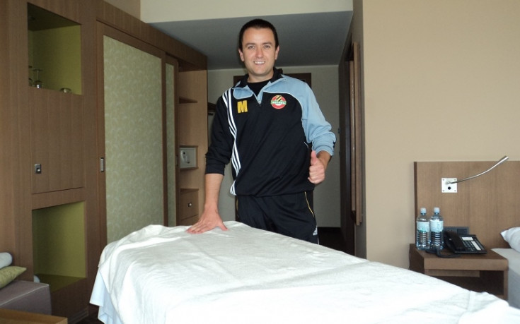 Жълто-черен масажист празнува рожден ден в Австрия