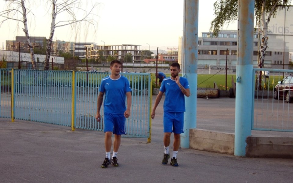 Йовов и Гаджев с леки травми, тренират отделно