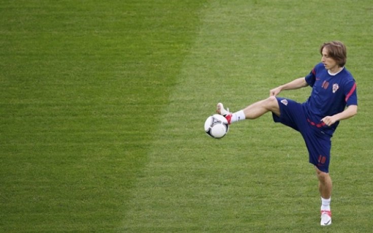 Модрич подви опашка, вече тренира на базата на Тотнъм