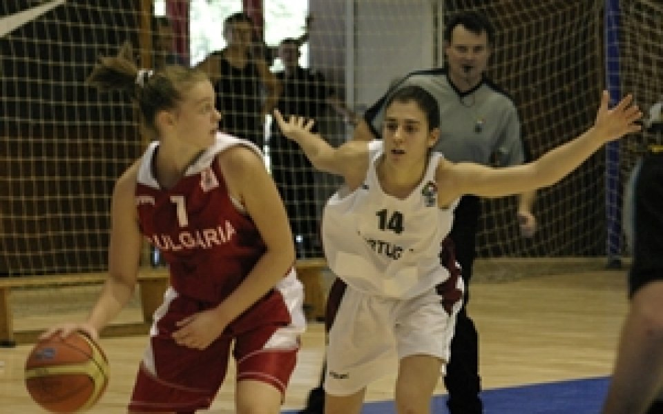 Девойките продължават пътя си към Дивизия А