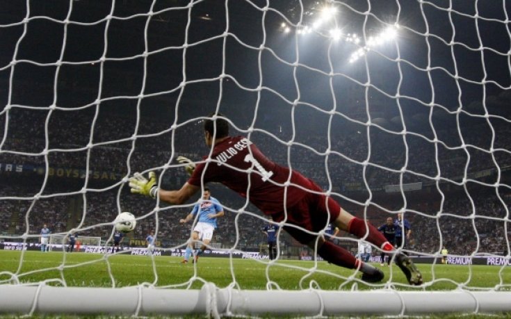 Тотнъм иска Жулио Сезар