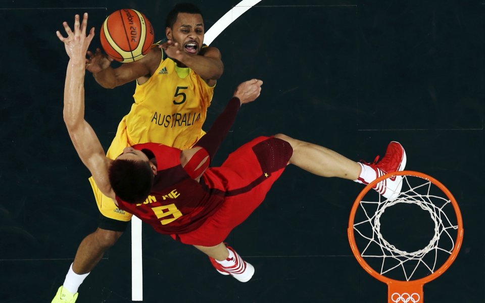Австралия взе първа победа в баскетболния турнир