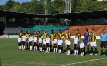 Анжи с чиста победа над Витес, Арсенал громи Мура