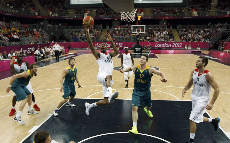 Баскетболистите на Австралия е на четвъртфинал за сметка на домакините