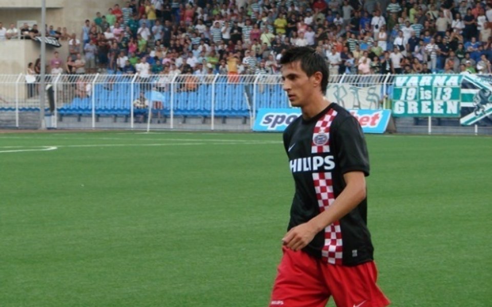 Без Манолев, ПСВ стартира с издънка в Холандия